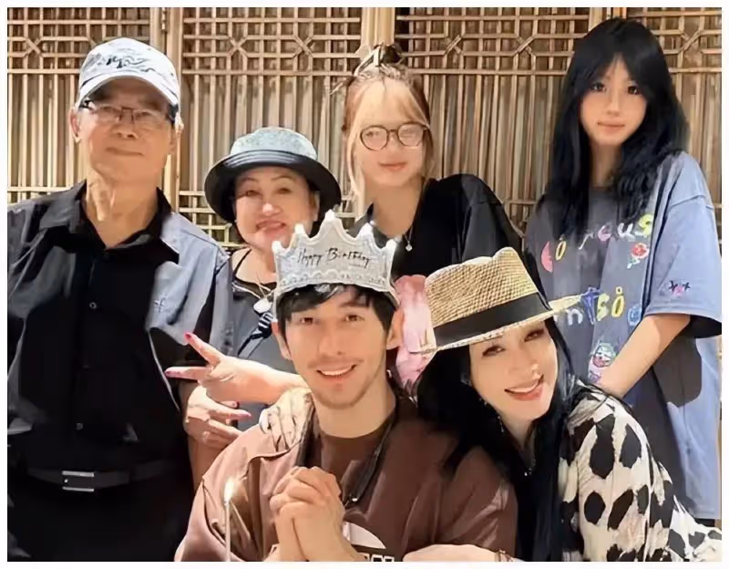 54歲鍾麗緹為小鮮肉老公慶生,穿的時尚,襯得小12歲他鬍子邋遢!