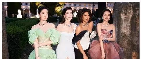 36歲劉亦菲和48歲舒淇站在一起以後,才知道什麼叫美人在骨不在皮