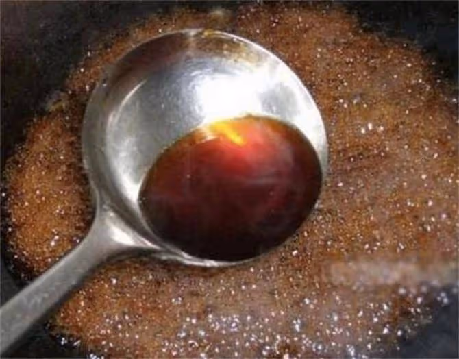 冰糖熬製糖色怎麼熬才正確?很多人沒有掌握其中的小技巧