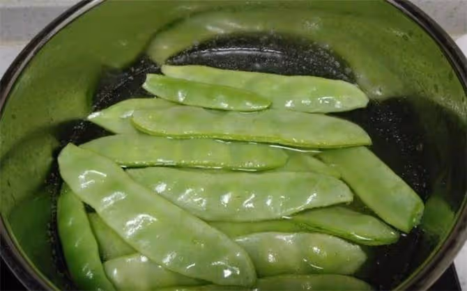 扁豆怎麼焯水正確?扁豆記得要這麼做,用它拌飯一頓能幹三碗