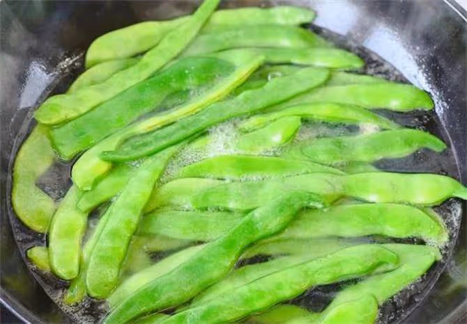 扁豆怎麼焯水正確?扁豆記得要這麼做,用它拌飯一頓能幹三碗