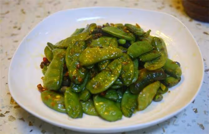 扁豆怎麼燒才好吃?大廚教你新吃法,顏色翠綠特下飯