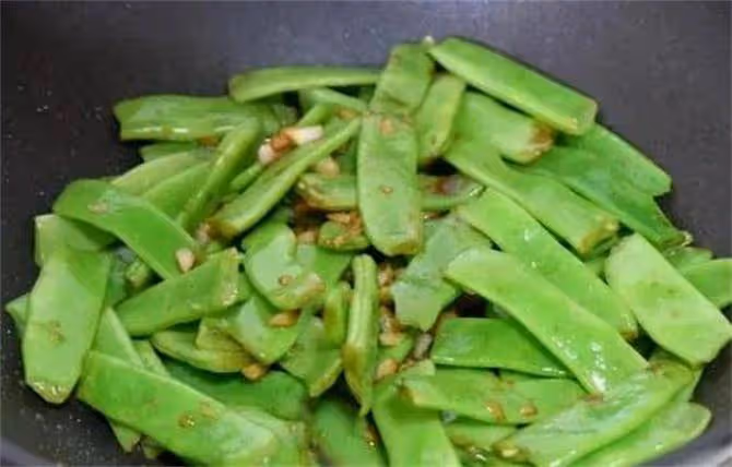 扁豆怎麼燒才好吃?大廚教你新吃法,顏色翠綠特下飯