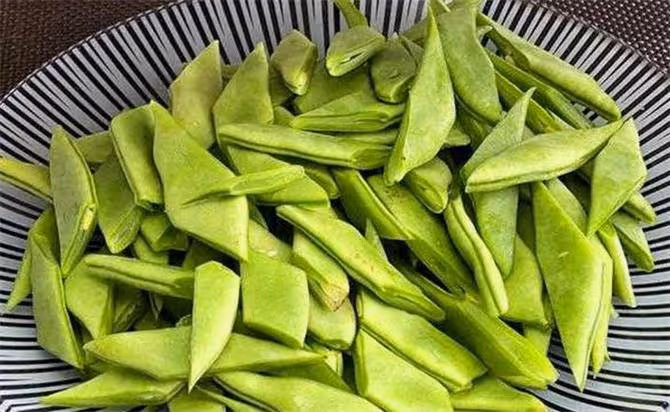扁豆怎麼燒才好吃?大廚教你新吃法,顏色翠綠特下飯