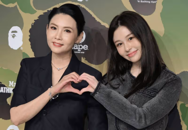 美艷港星與大女兒現身！被贊最美星二代！二女兒卻像爸爸