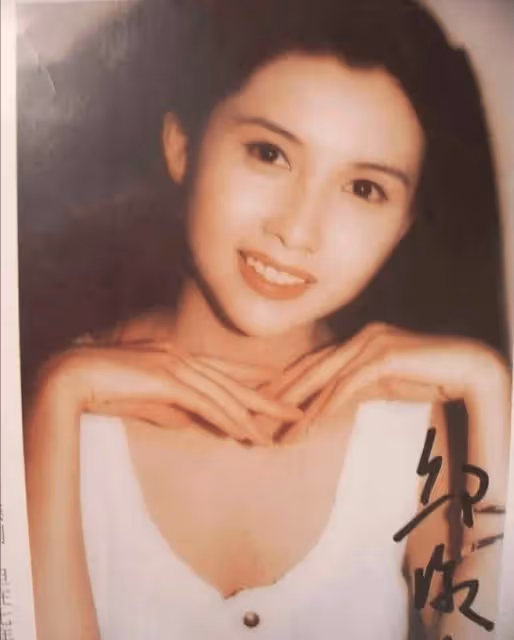 美艷港星與大女兒現身！被贊最美星二代！二女兒卻像爸爸