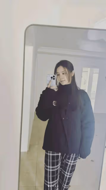 當紅港星老婆大曬小蠻腰,粉碎又懷孕傳聞!網友大批:很土難看