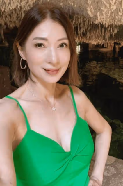 53歲「冬香」近照曝光！身材曼妙大曬泳照！女兒遺傳其好身材