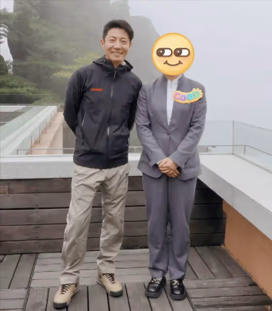 撒貝寧攜家人游黃山,和路人合影毫無架子!4歲女兒露臉呆萌可愛