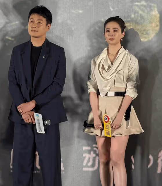 劉亦菲出席活動近照大變樣,滿臉膠原蛋白!昔日清純模樣一去不返