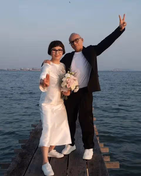 TVB花旦親手為父母補拍婚紗照,直言多年心愿終達成,霸氣回應被催婚