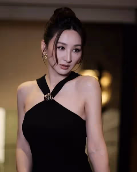 TVB花旦親手為父母補拍婚紗照,直言多年心愿終達成,霸氣回應被催婚