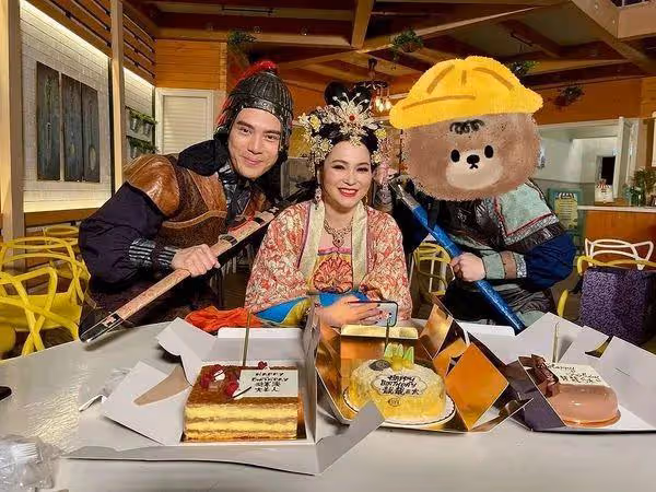 27歲TVB小生正式加入劇組,自認演戲經驗不足是新丁,直言開心又緊張