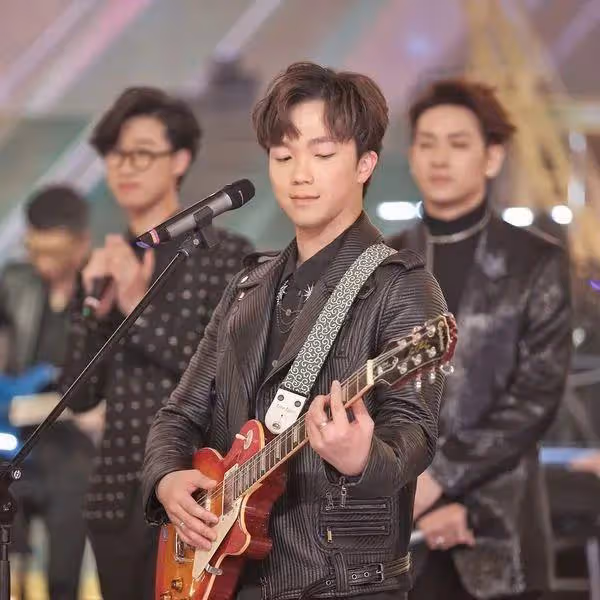 27歲TVB小生正式加入劇組,自認演戲經驗不足是新丁,直言開心又緊張