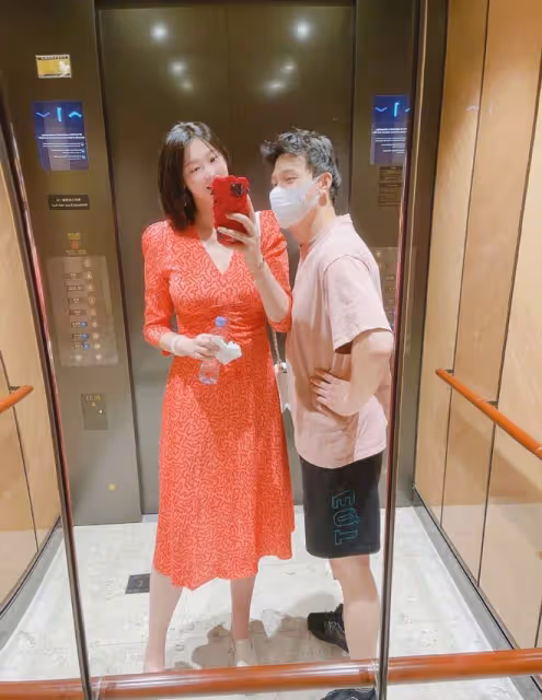 惠若琪產後首次走機場，生娃3月胖了一圈，身材豐腴氣質變化太大