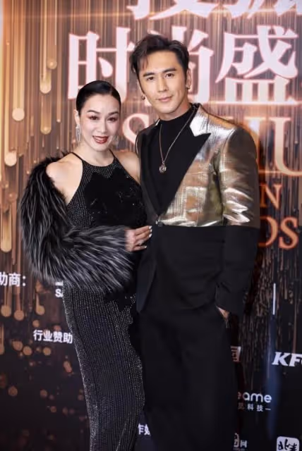 朱珠產後曬照,普通針織裙穿出絕美S曲線,這身材女人看了都羨慕