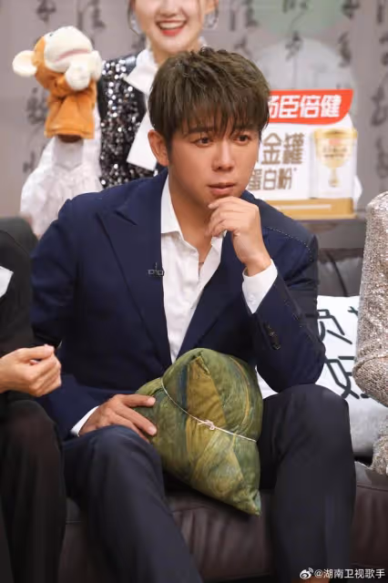 《歌手2024》胡海泉感謝參演歌手時漏了張鈺琪,引髮網友不滿