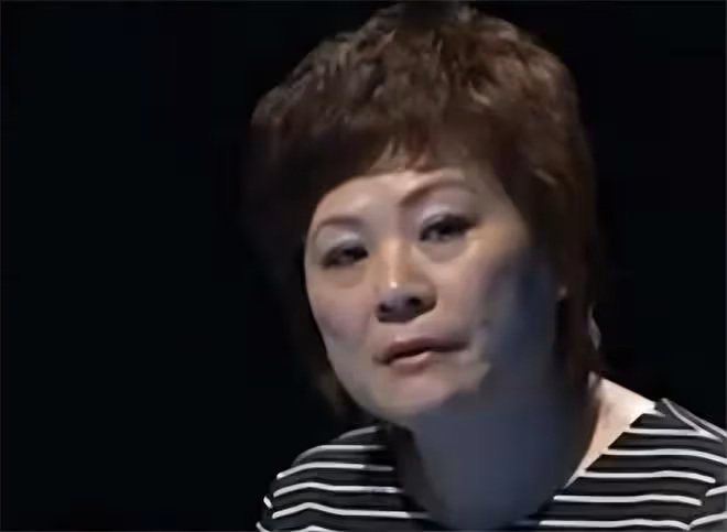 80年她瞞著前任生子,31年後兒子找生父認親,現任妻子:有他沒我