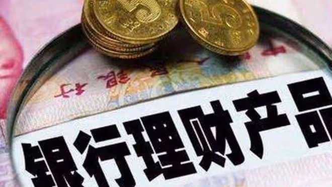 2019年,大媽120萬巨款存銀行,想把錢取出卻被告知:欠銀行13萬