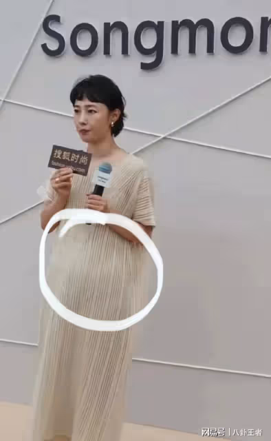 一碰就懷孕?白百何疑懷三胎!短髮現身穿平底鞋,大肚子孕味十足