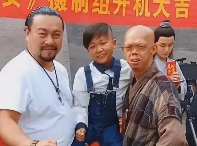 「妖魔專業戶」李平安：長相怪異卻抱得美人歸，癩蛤蟆吃到天鵝肉