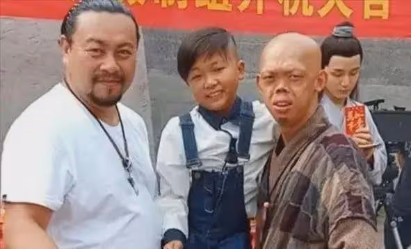 「妖魔專業戶」李平安:長相怪異卻抱得美人歸,癩蛤蟆吃到天鵝肉