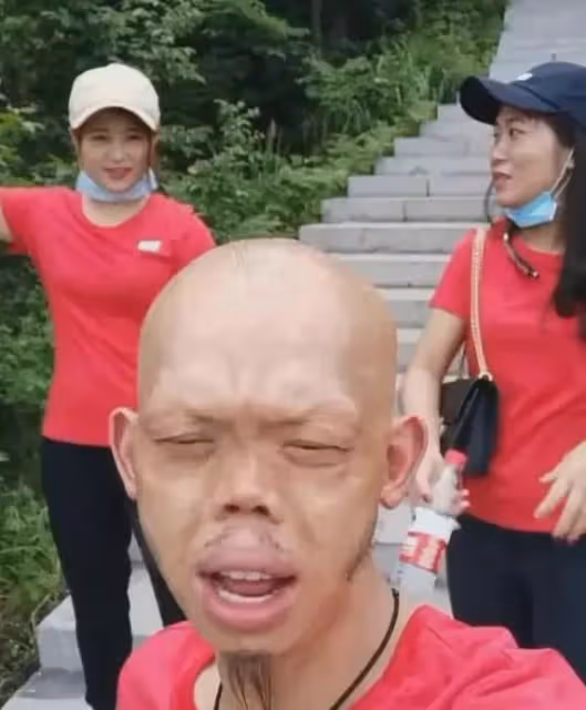 「妖魔專業戶」李平安:長相怪異卻抱得美人歸,癩蛤蟆吃到天鵝肉