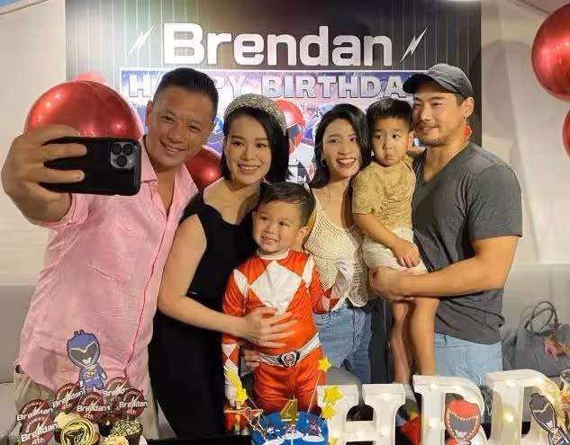 胡杏兒一家為長子慶生，她打扮隆重髮際線卻堪憂，老公越老越帥氣