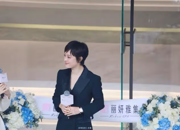 孫儷這是怎麼了，罕見桃花妝提氣色，精修卻依舊蓋不住滿臉憔悴感