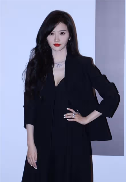 景甜突然瘦好多,圓潤感沒了滿臉冷艷范兒,財閥太太既視感