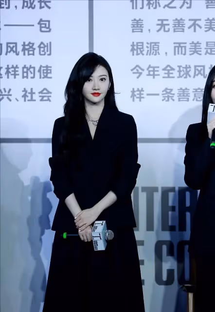 景甜突然瘦好多,圓潤感沒了滿臉冷艷范兒,財閥太太既視感
