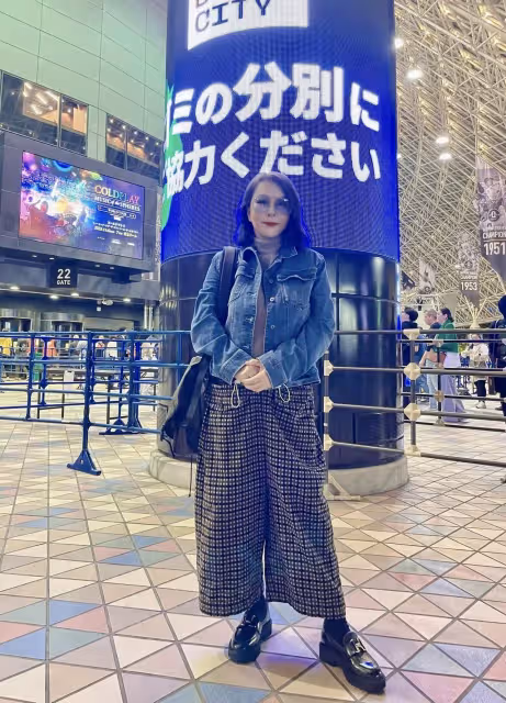 寬姐母喪｜黃鶯鶯睽違9年罕見露面　擁抱安慰37年交情老友