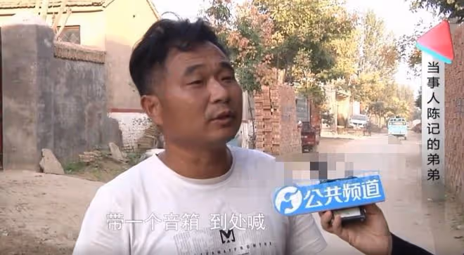 回顧:女子拿喇叭罵男友,還帶娘家人砸家,被分手後又跪求原諒