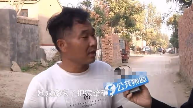 回顧:女子拿喇叭罵男友,還帶娘家人砸家,被分手後又跪求原諒