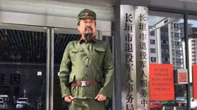 2018年,河南老兵30年生活被堂弟頂包,事情敗露竟想用3萬塊了事
