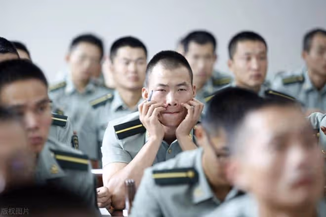 2018年,河南老兵30年生活被堂弟頂包,事情敗露竟想用3萬塊了事