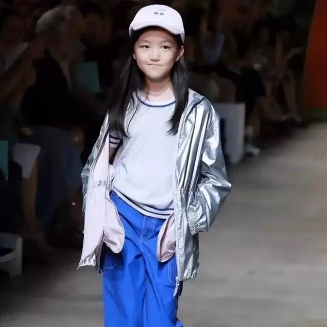 王菲女兒曬泳裝，被罵「蕩婦」，王菲:她只是不乖，但她沒有學壞