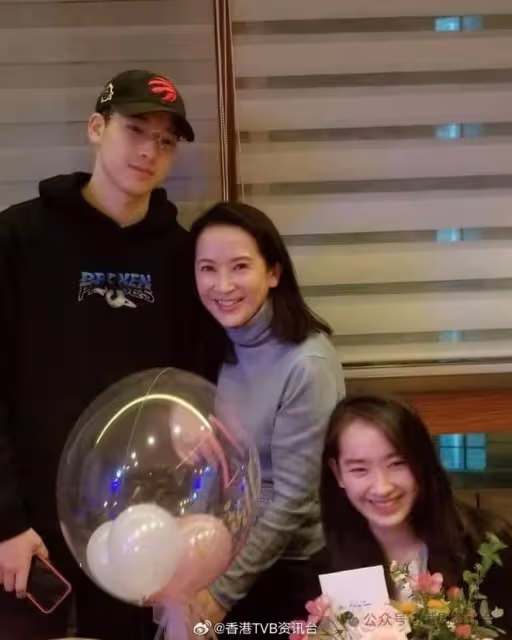 TVB女星20歲小兒罕現身！高大帥氣被封港版金秀賢