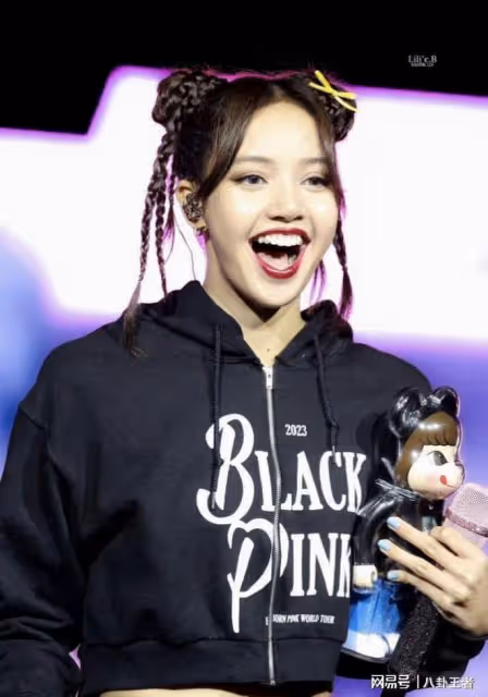 Lisa沒白去瘋馬秀跳脫衣舞!和LV三公子宴會接吻,徹底淪為玩物