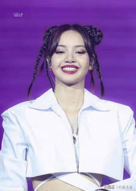 Lisa沒白去瘋馬秀跳脫衣舞!和LV三公子宴會接吻,徹底淪為玩物
