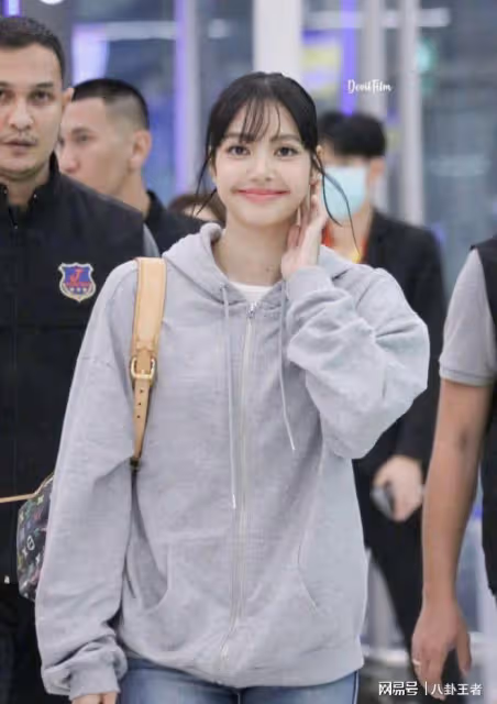 Lisa沒白去瘋馬秀跳脫衣舞!和LV三公子宴會接吻,徹底淪為玩物