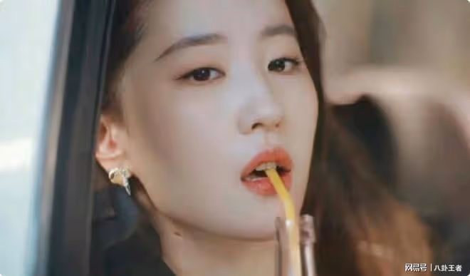 玉女變欲女!劉亦菲彭冠英捧頭扶腰頻頻上演激吻戲,讓人血脈噴張