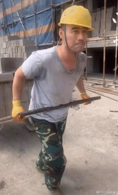 旭日陽剛王旭重回工地!咬牙搬磚衣服濕透,劉剛事業順利坐豪車