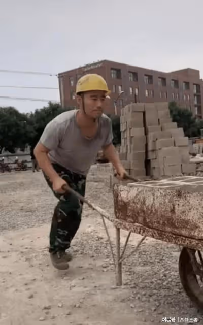 旭日陽剛王旭重回工地!咬牙搬磚衣服濕透,劉剛事業順利坐豪車