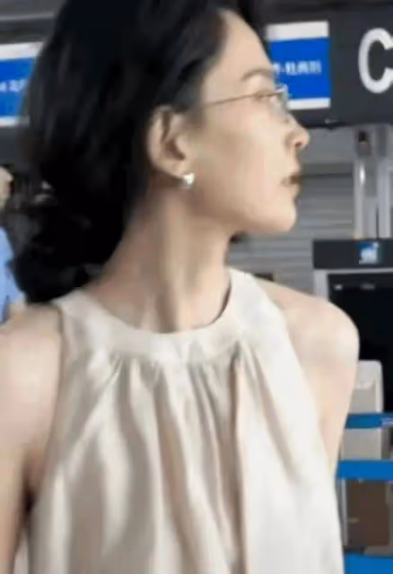 炸裂!森林北和男人屋內跳舞視頻曝光,眉來眼去,身材柔媚至極!