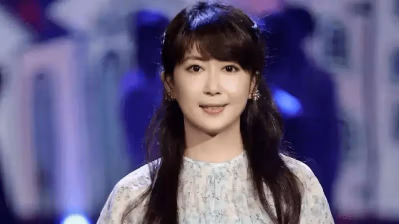 她是玉女派歌手,一度想要出家,被丈夫家暴還陷入「出櫃」風波?一生太坎坷