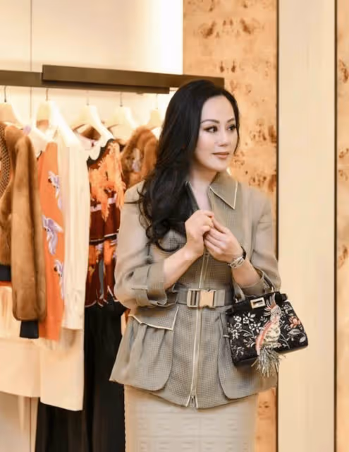 砸300萬娶她回家,結婚11年欠債2.5億,他悔不當初:「女人要知足」
