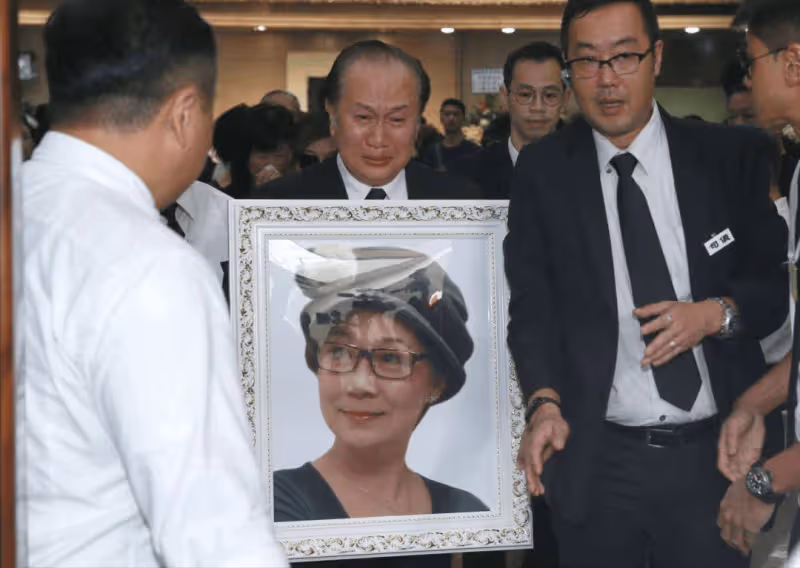 她花容月貌渾身都是戲,夫妻恩愛40年,64歲去世後丈夫悲痛欲絕