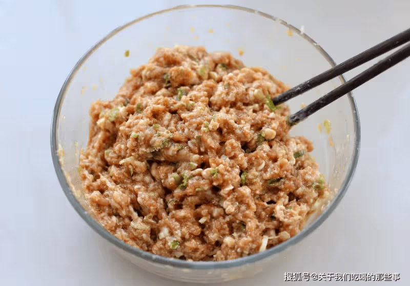 餃子肉餡怎麼調才香?千萬別放料酒,牢記正確做法,餃子噴香流汁