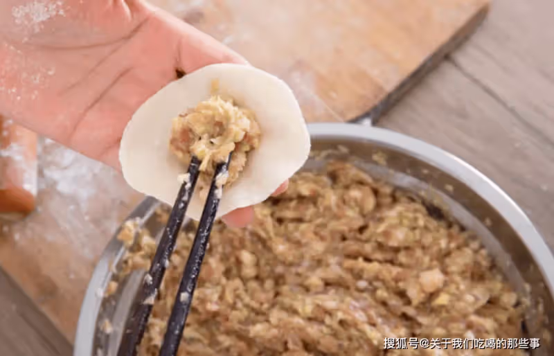 餃子肉餡怎麼調才香?千萬別放料酒,牢記正確做法,餃子噴香流汁